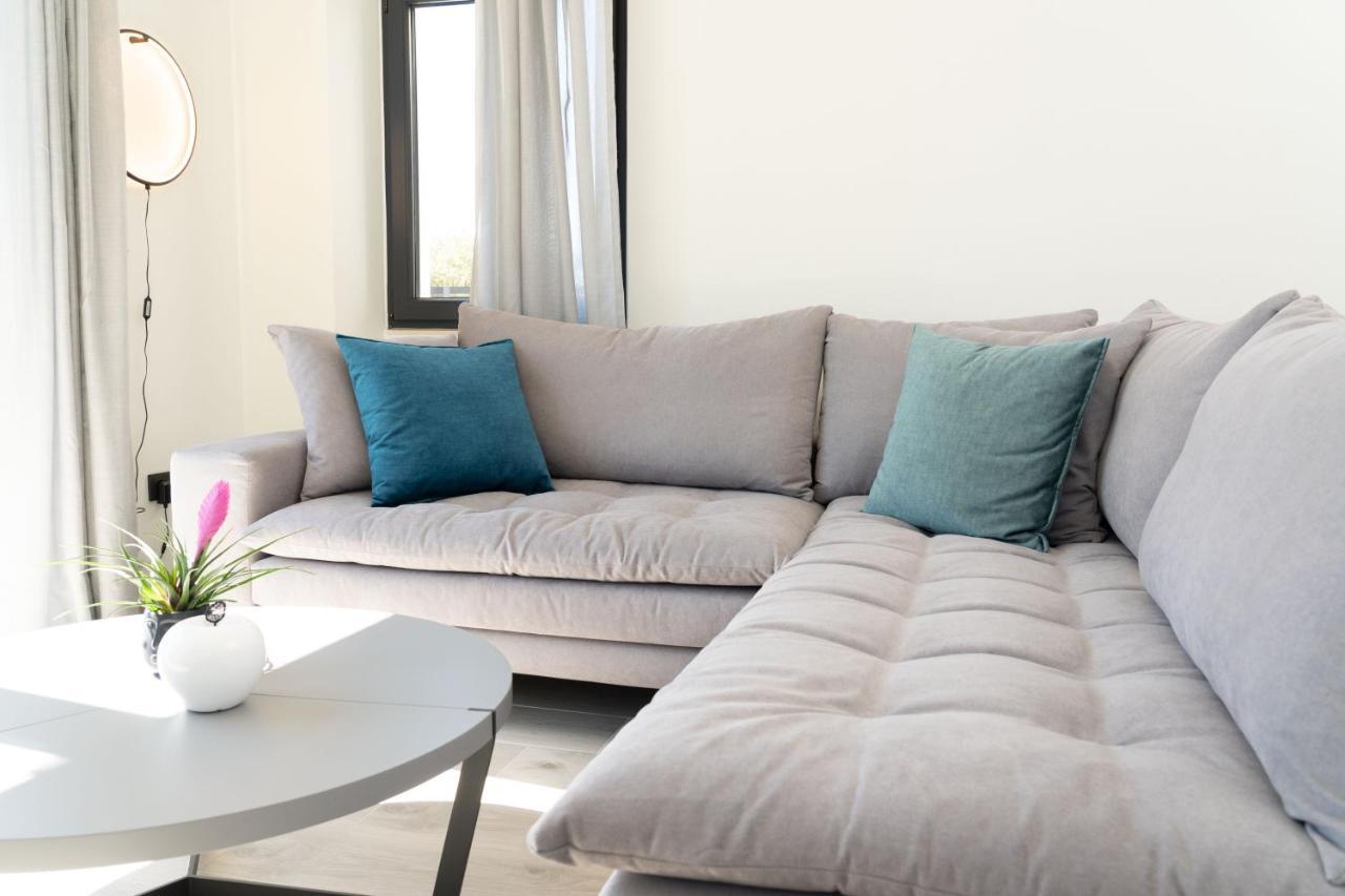 Loel Villa *