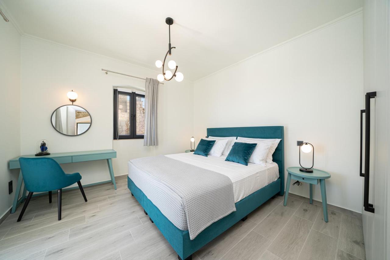 Loel Villa *