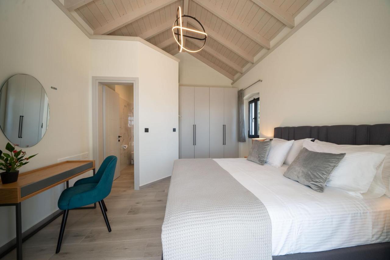 Loel Villa *